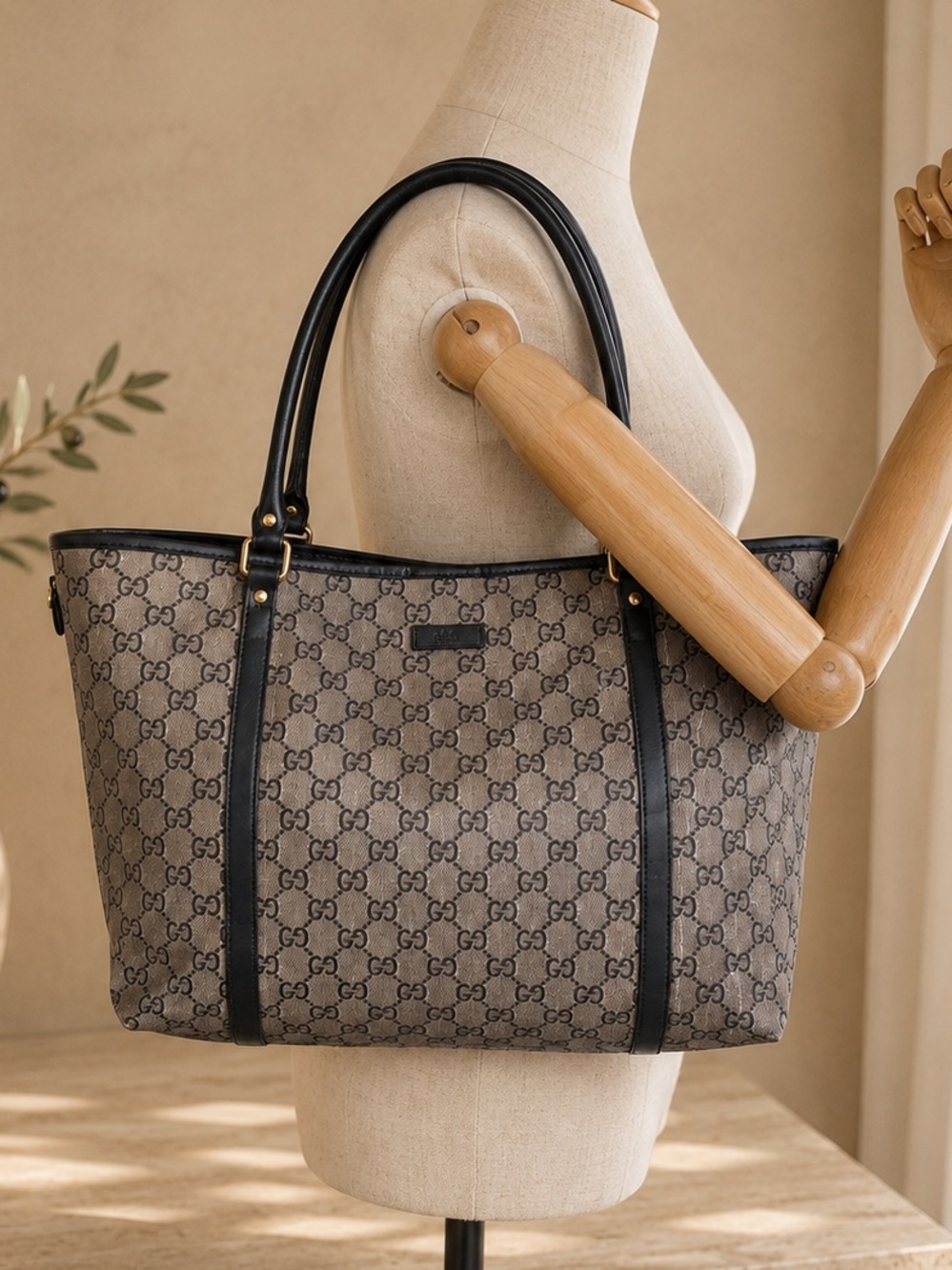 Authentic Gucci GG Crystal Tote Bag – Navy/ Silver Monogram Canvas w/ COA